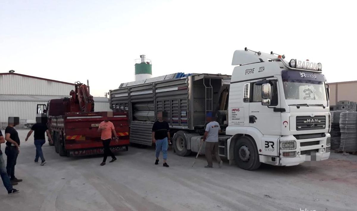 Boruları Ankara\'ya götürmeyip Konya\'da satmak isterken yakalandılar
