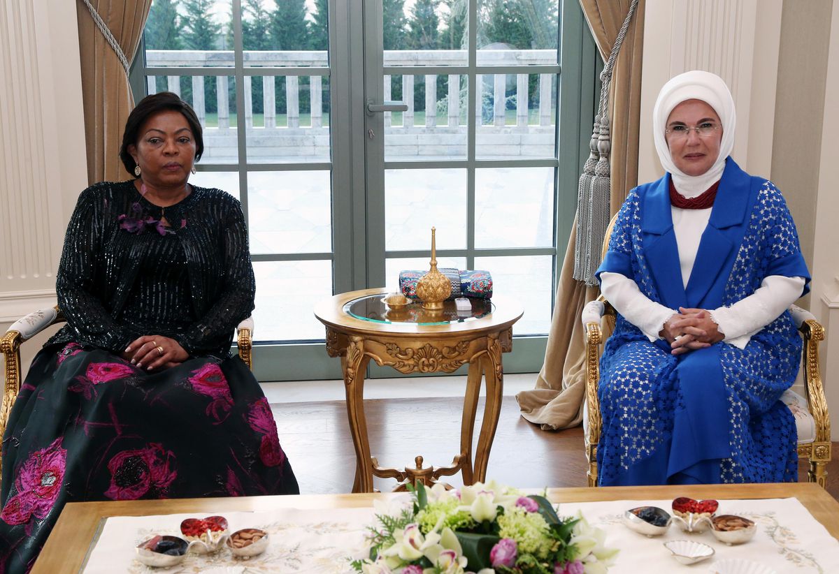 Emine Erdoğan, Türkiye\'ye resmi ziyarette bulunan Angola Cumhurbaşkanının eşini misafir etti Açıklaması