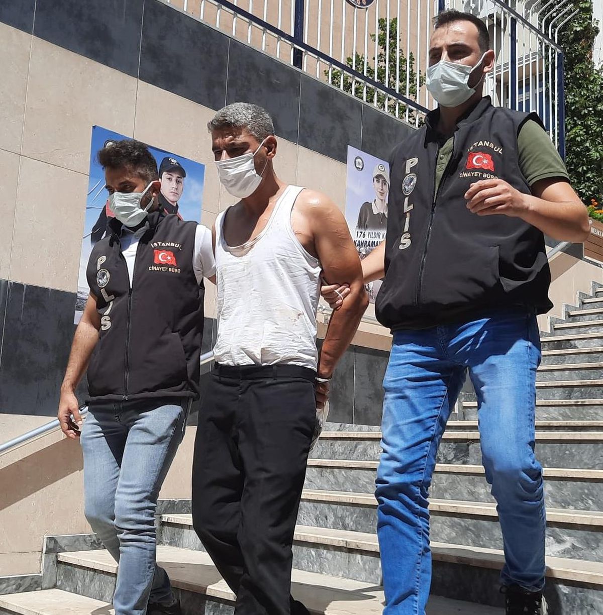 Eyüpsultan\'da 2 kardeşi öldürdüğü öne sürülen cinayet zanlısı tutuklandı
