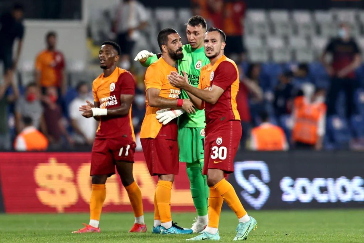 Galatasaray, İstanbul\'da PSV\'ye 2-1 mağlup olarak Şampiyonlar Ligi\'ne veda etti