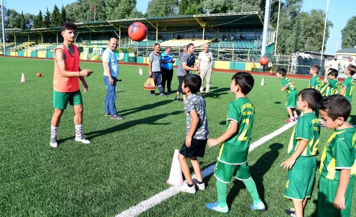 Genç futbolcular göz dolduruyor