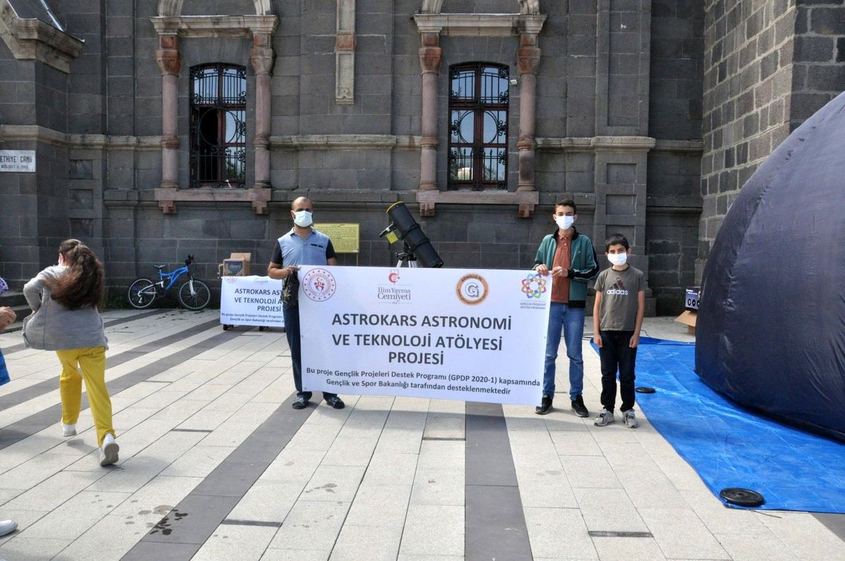 Karslı minikler uzayı keşfetti