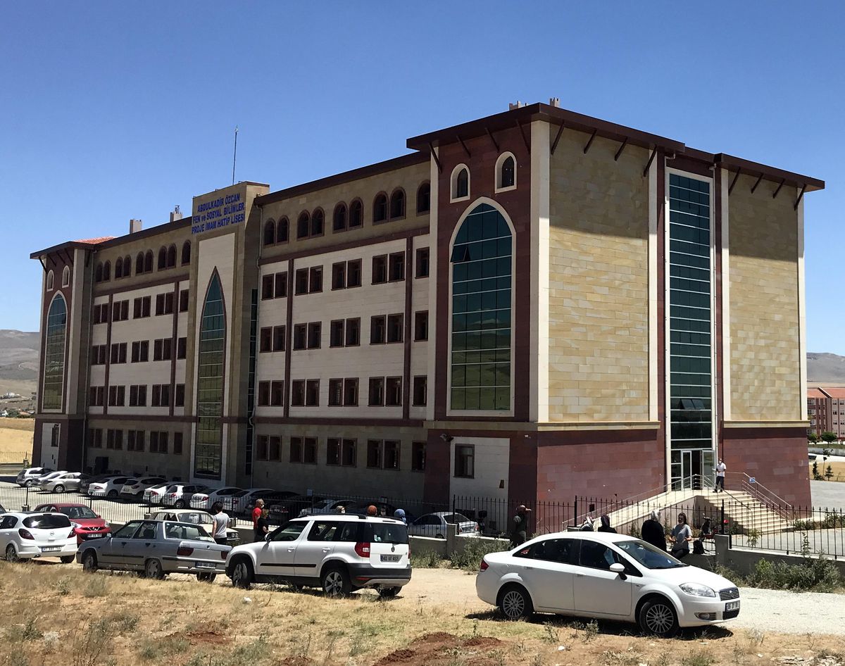 Kırşehir\'de imam hatip lisesi ilk mezunlarını verdiği yıl YKS\'de il birincisi çıkardı