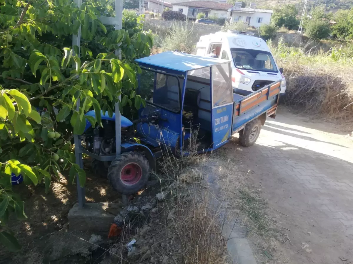 Malatya\'da çapa motoru elektrik direğine çarptı: 4 yaralı