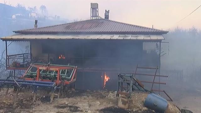 Manavgat&#39;ta yangın nedeniyle tahliye edilen Kalemler Mahallesi küle döndü -  Son Dakika