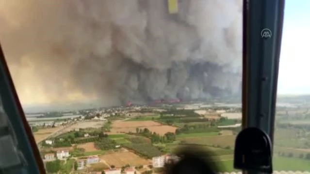 Son dakika haberleri Manavgat&#39;taki orman yangını havadan görüntülendi - Son  Dakika