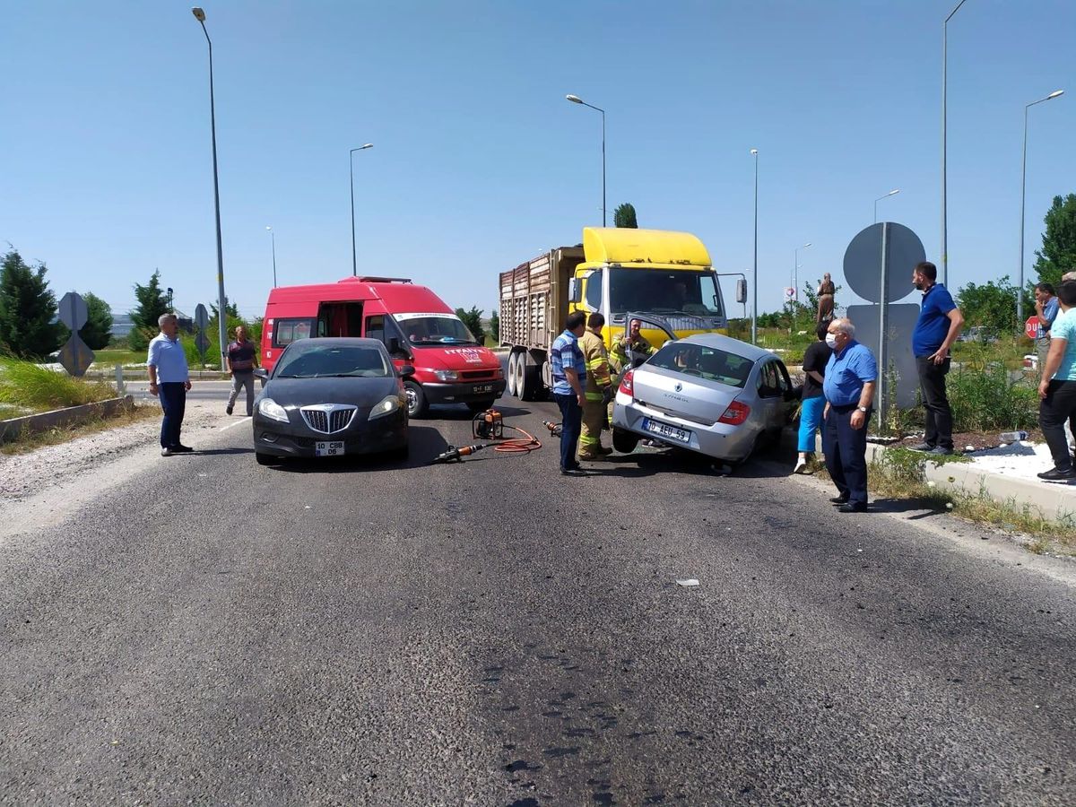 Manyas\'ta trafik kazası: 2 yaralı