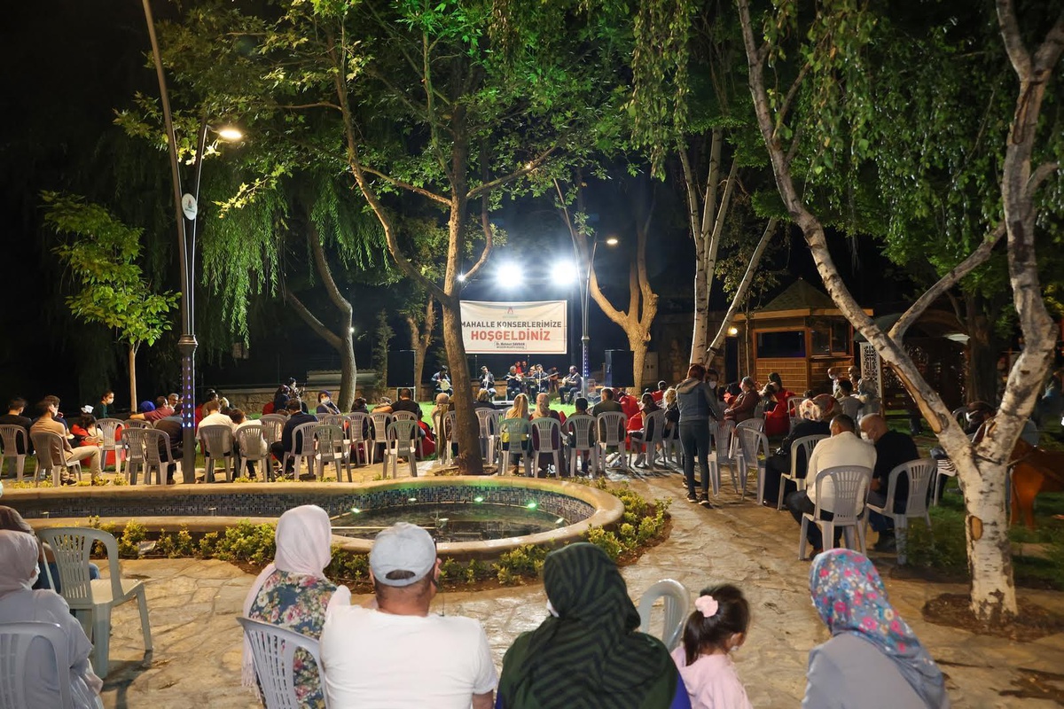 Nejdet Ersan Parkı\'nda düzenlenen Mahalle Konserlerine ilgi büyük