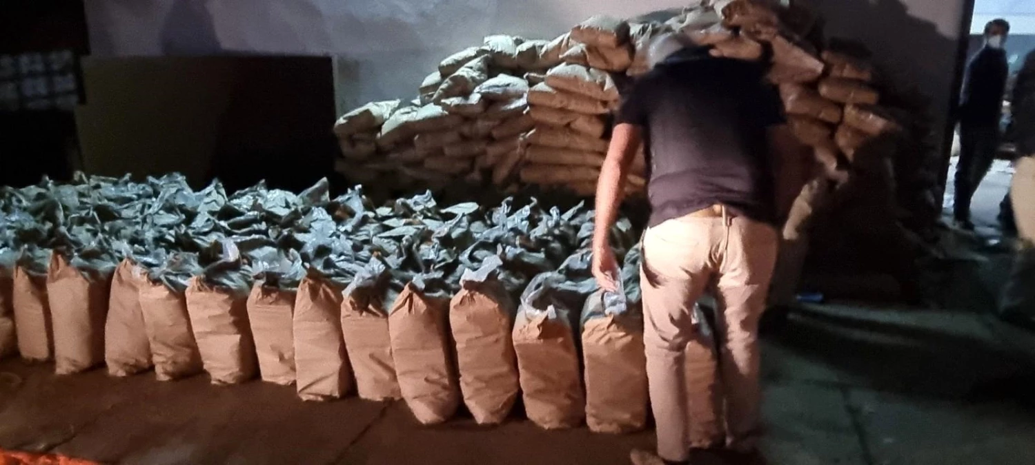 Paraguay\'da şeker çuvallarının içine gizlenmiş 3 bin 416 kilo kokain ele geçirildiParaguay tarihinin en büyük uyuşturucu baskını gerçekleştirildi