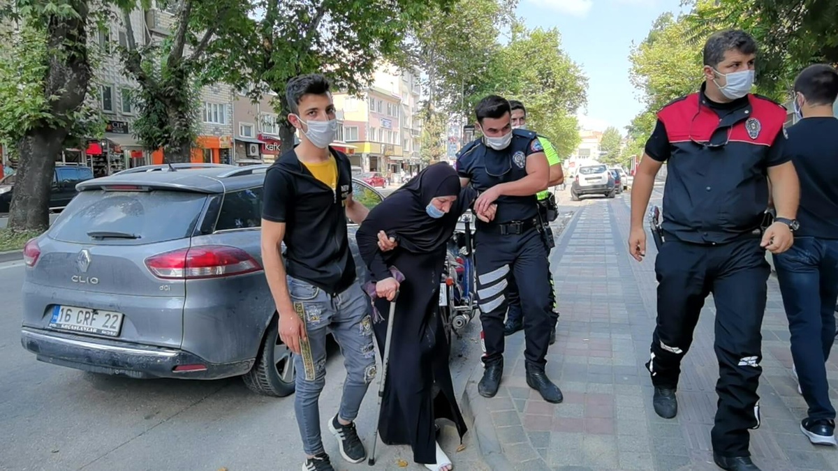 Polisten alkışlanacak hareket; yaralı kadın polis otosuyla evine bırakıldı