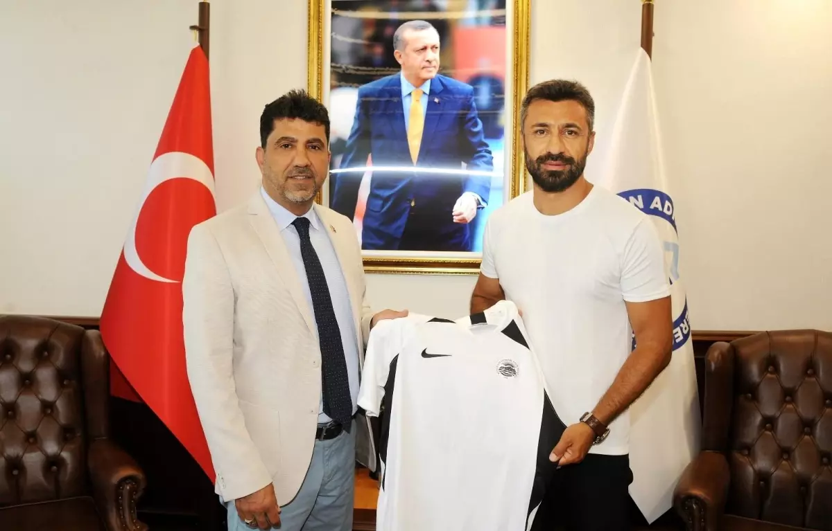 Rektör Aldemir\'e Kuşadasıspor forması