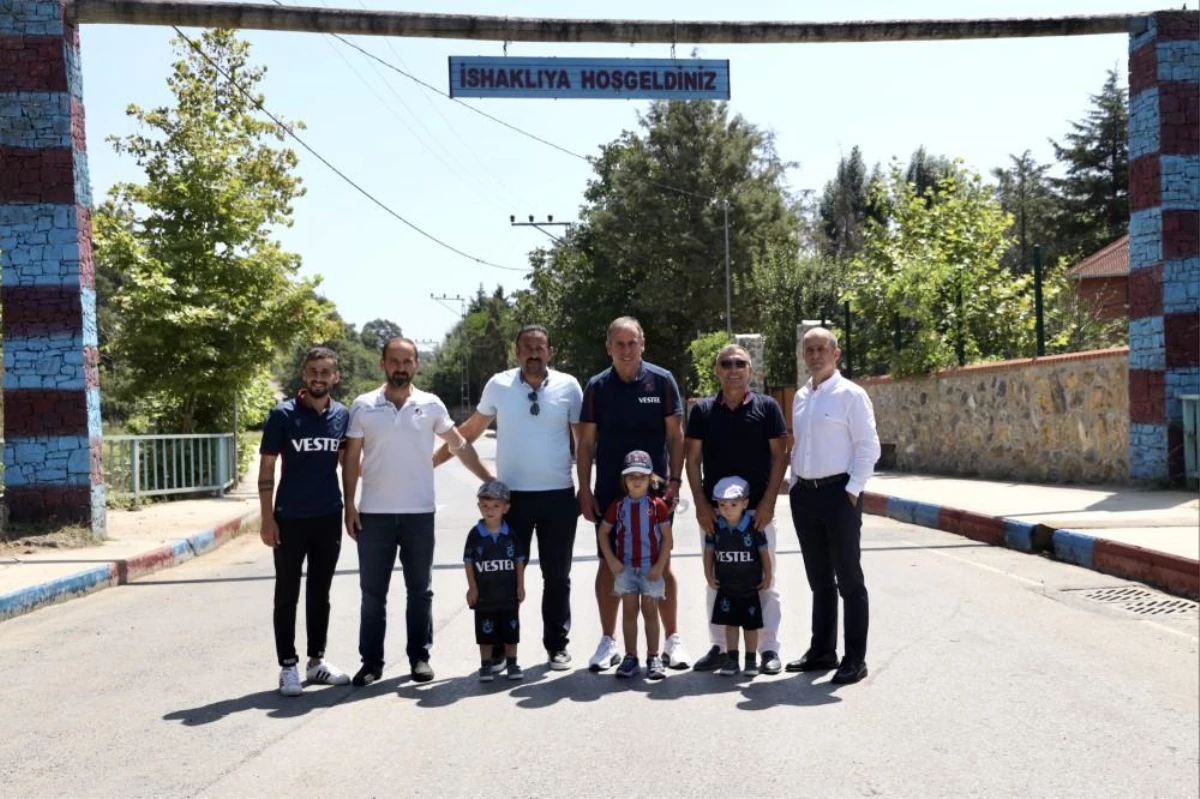 Trabzonspor Teknik Direktörü Abdullah Avcı\'dan İshaklı Mahallesi\'ne ziyaret