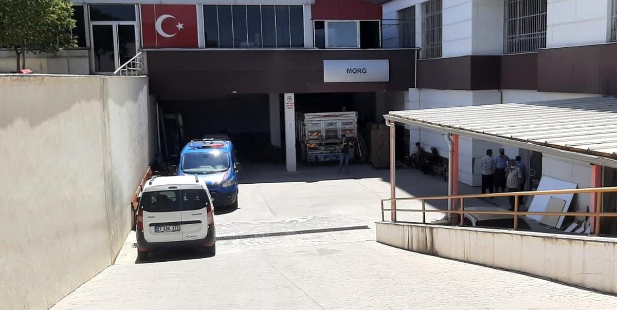 8 Yaşındaki çocuk ağaç altında ölü bulundu