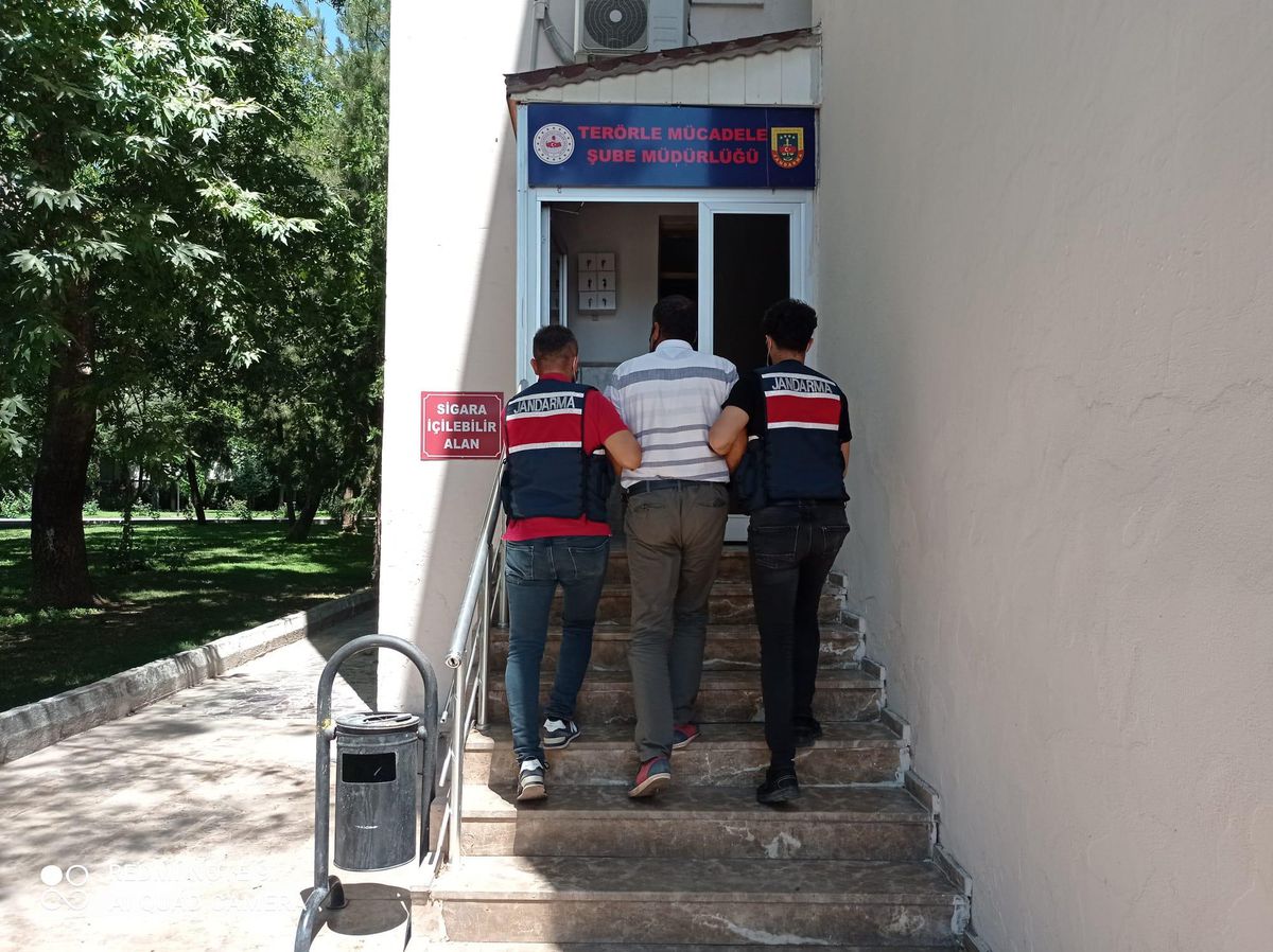 Adıyaman\'da terör örgütü PKK\'ya finans sağladığı iddia edilen iki şüpheli tutuklandı
