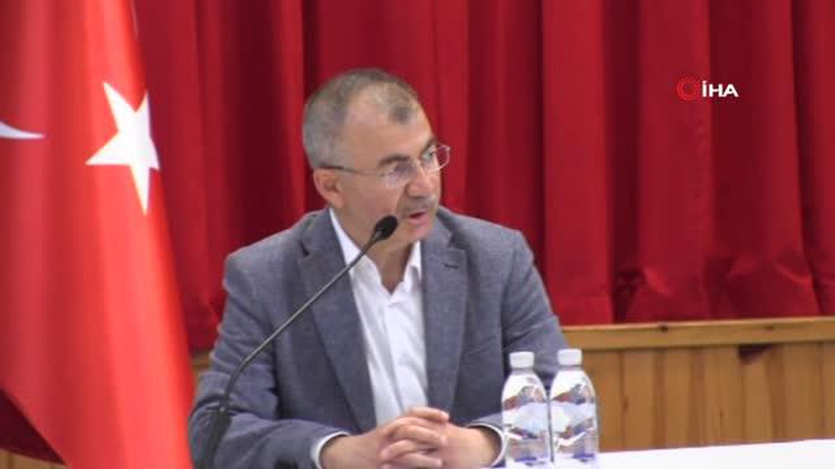 Aile ve Sosyal Hizmetler Bakanı Yanık Arhavi\'deki sel bölgesinde incelemelerde bulundu