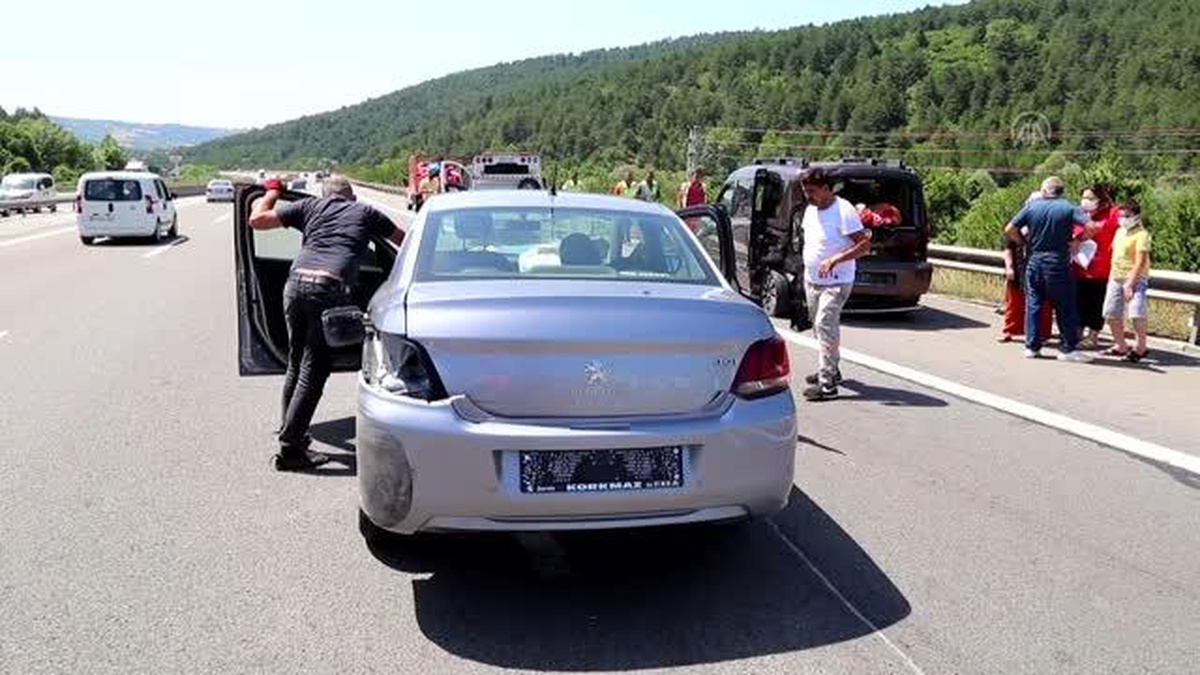 Son dakika haber! Anadolu Otoyolu\'nda zincirleme trafik kazası: 3 yaralı