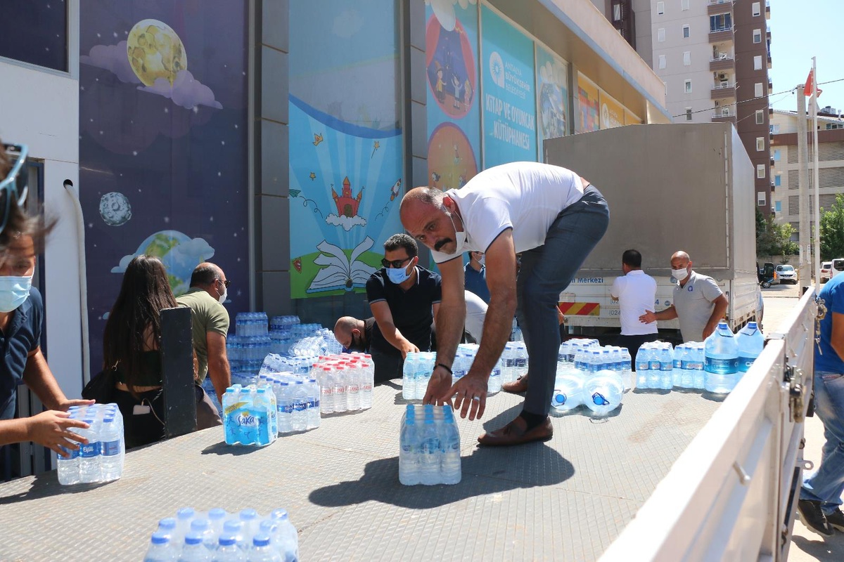 Antalyalılar Manavgat için seferber oldu