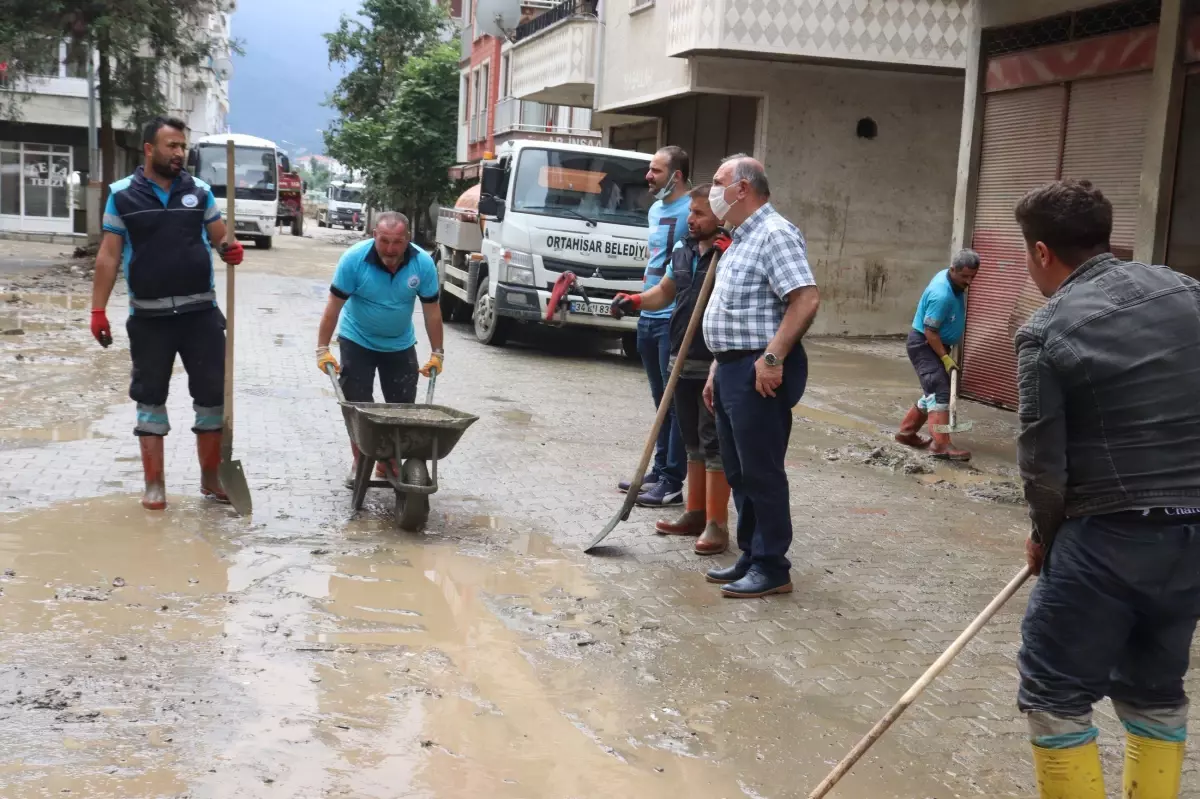 Arhavi\'de temizlik çalışmaları devam ediyor