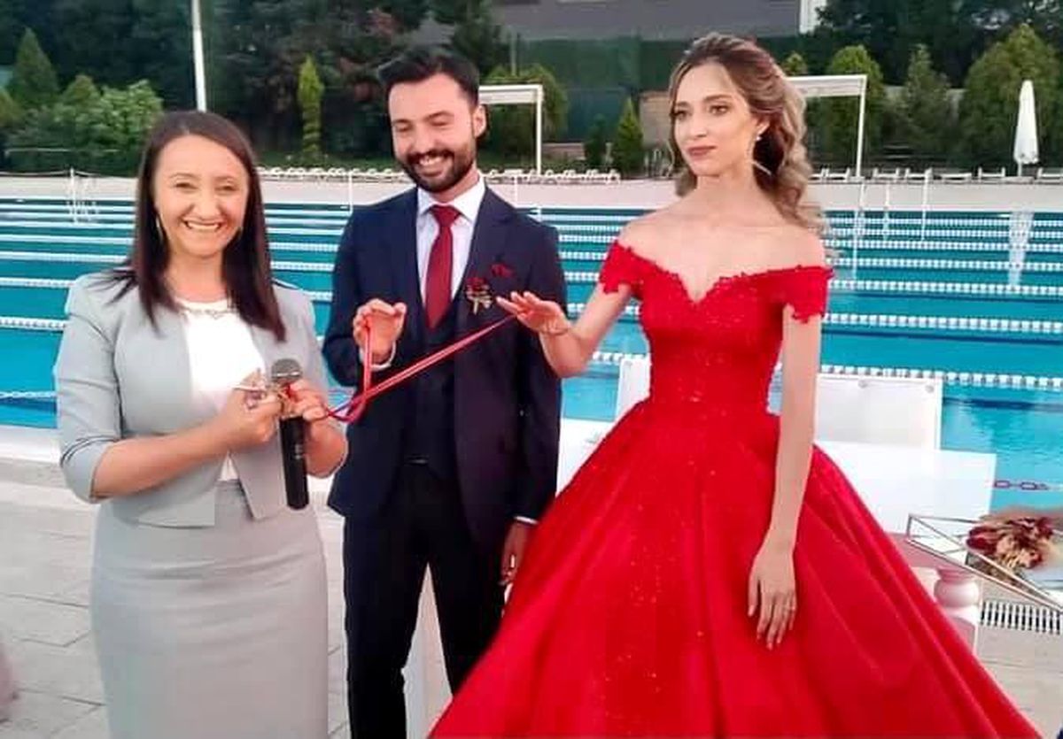 Başkan Tekin her davete yetişmeye çalışıyor