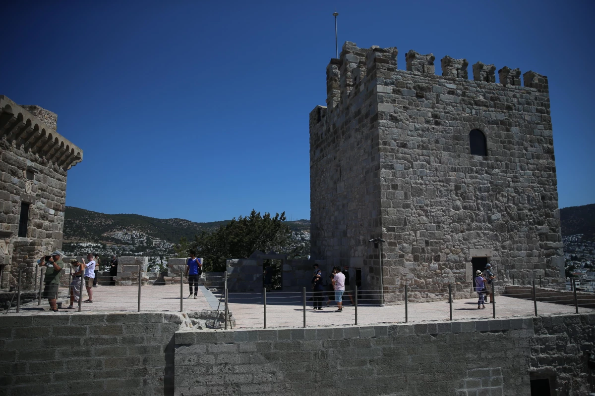 Bodrum Kalesi Kurban Bayramı tatilinde ziyaretçi akınına uğradı