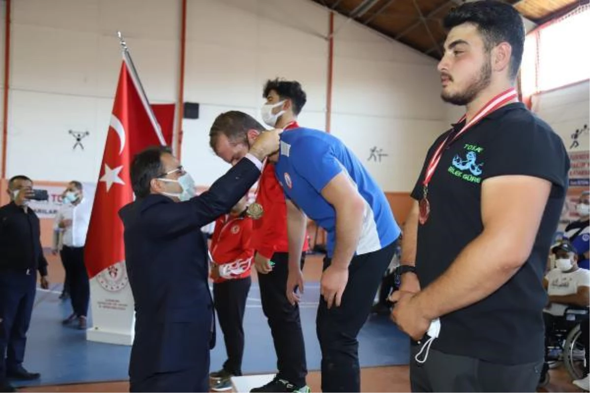 Çankırı\'da \'2021 Bilek Güreşi Türkiye Şampiyonası ve Milli Takım Seçmeleri\' sona erdi