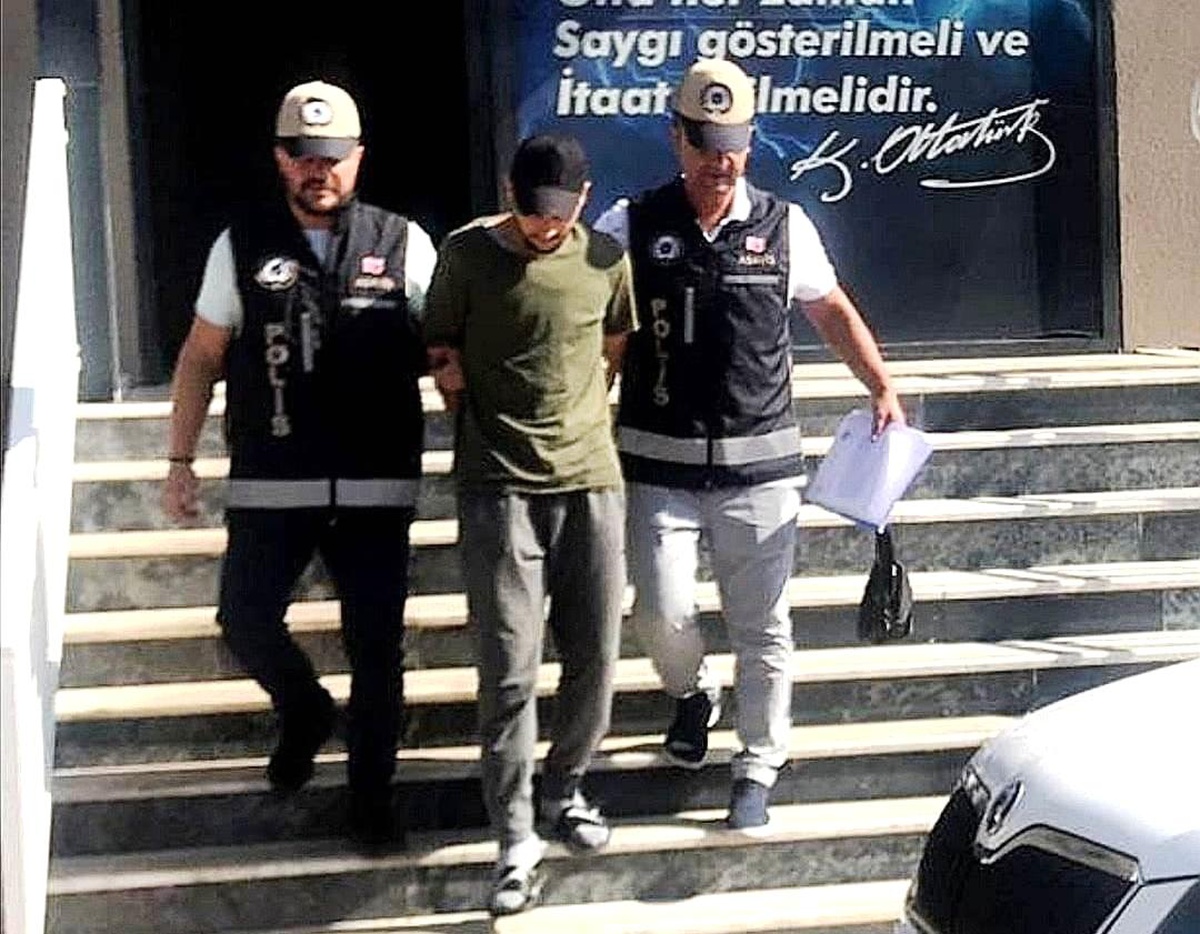 Cep telefonu hırsızı çalıntı motosikletle yakayı ele verdi