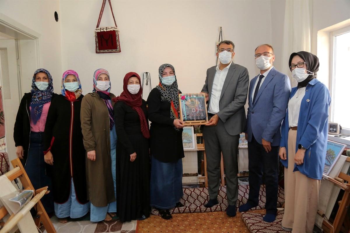 Domaniç\'te Minyatür Halı Dokuma Kursu