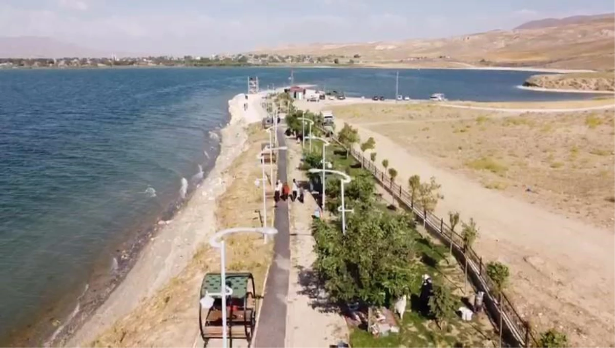 Erçek Gölü kıyısındaki park ziyaretçilerden ilgi görüyor