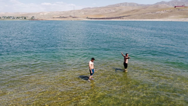 Erçek Gölü kıyısındaki park ziyaretçilerden ilgi görüyor