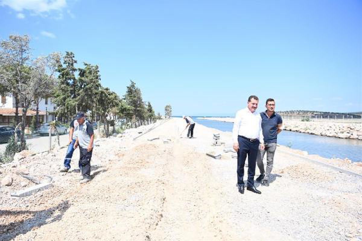 Gömeç Derkent\'te yol düzenleme çalışmaları devam ediyor
