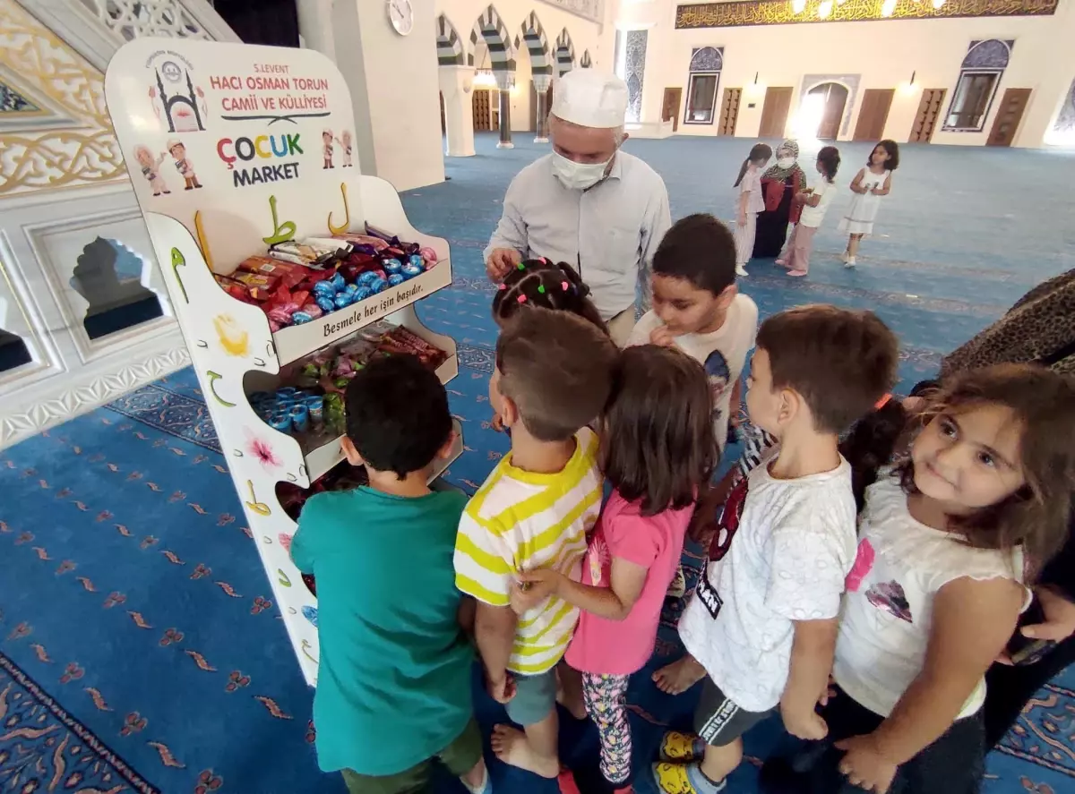 İmam, kurduğu "Çocuk Market"le çocuklara camiyi sevdiriyor