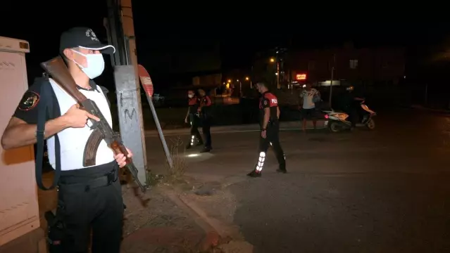 Son dakika haberleri... İskenderun polisi kentin 50 ayrı noktasında sıkı denetimler yaptı. Son dakika haberleri... İskenderun polisi kentin 50 ayrı noktasında sıkı denetimler yaptı.