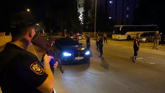 Son dakika haberleri... İskenderun polisi kentin 50 ayrı noktasında sıkı denetimler yaptı. Son dakika haberleri... İskenderun polisi kentin 50 ayrı noktasında sıkı denetimler yaptı.