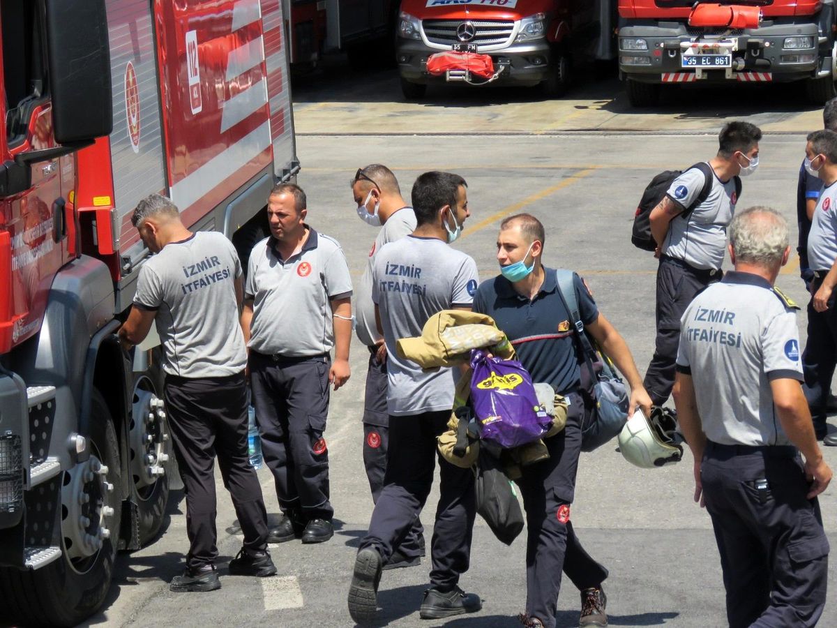 İzmir\'den Manavgat yangınına yardım eli: Müdahale için araçlar gönderildi