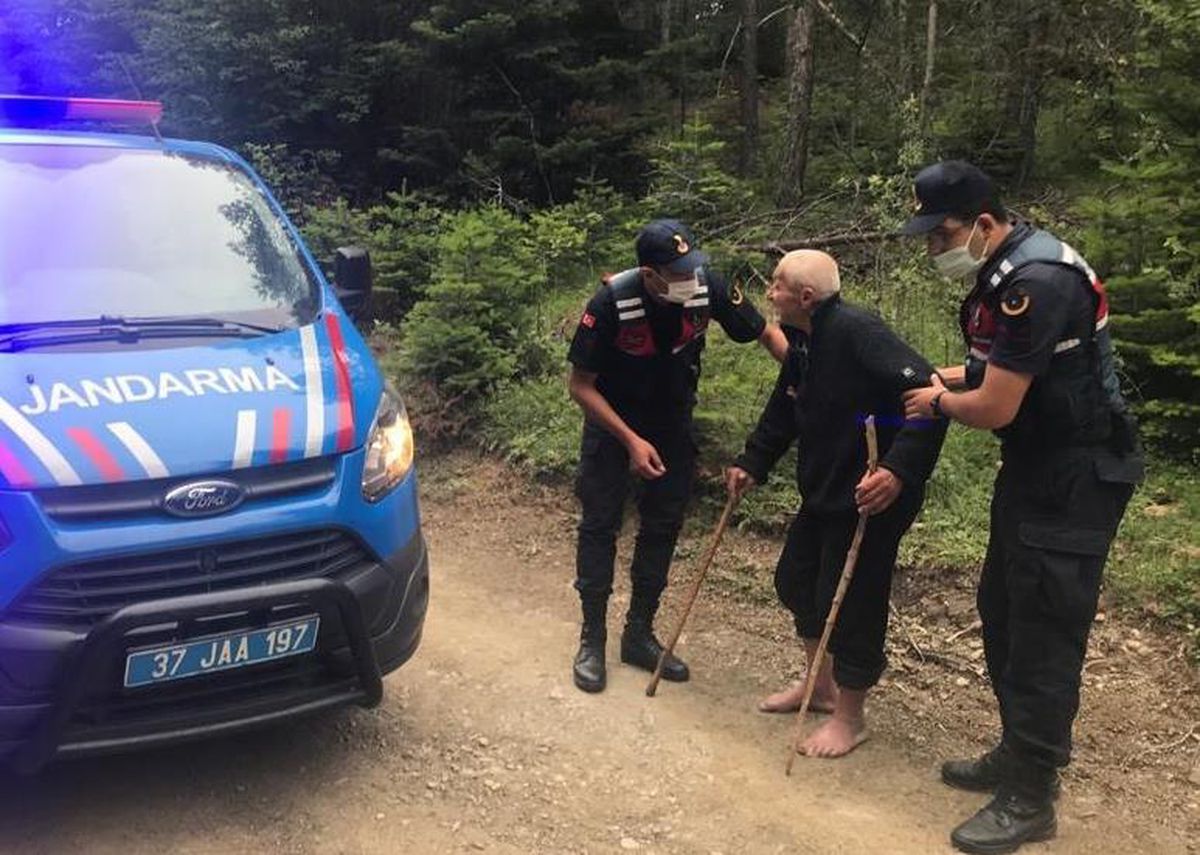 Kastamonu\'da kaybolan yaşlı adamı jandarma ekipleri 12 kilometre uzaklıkta buldu