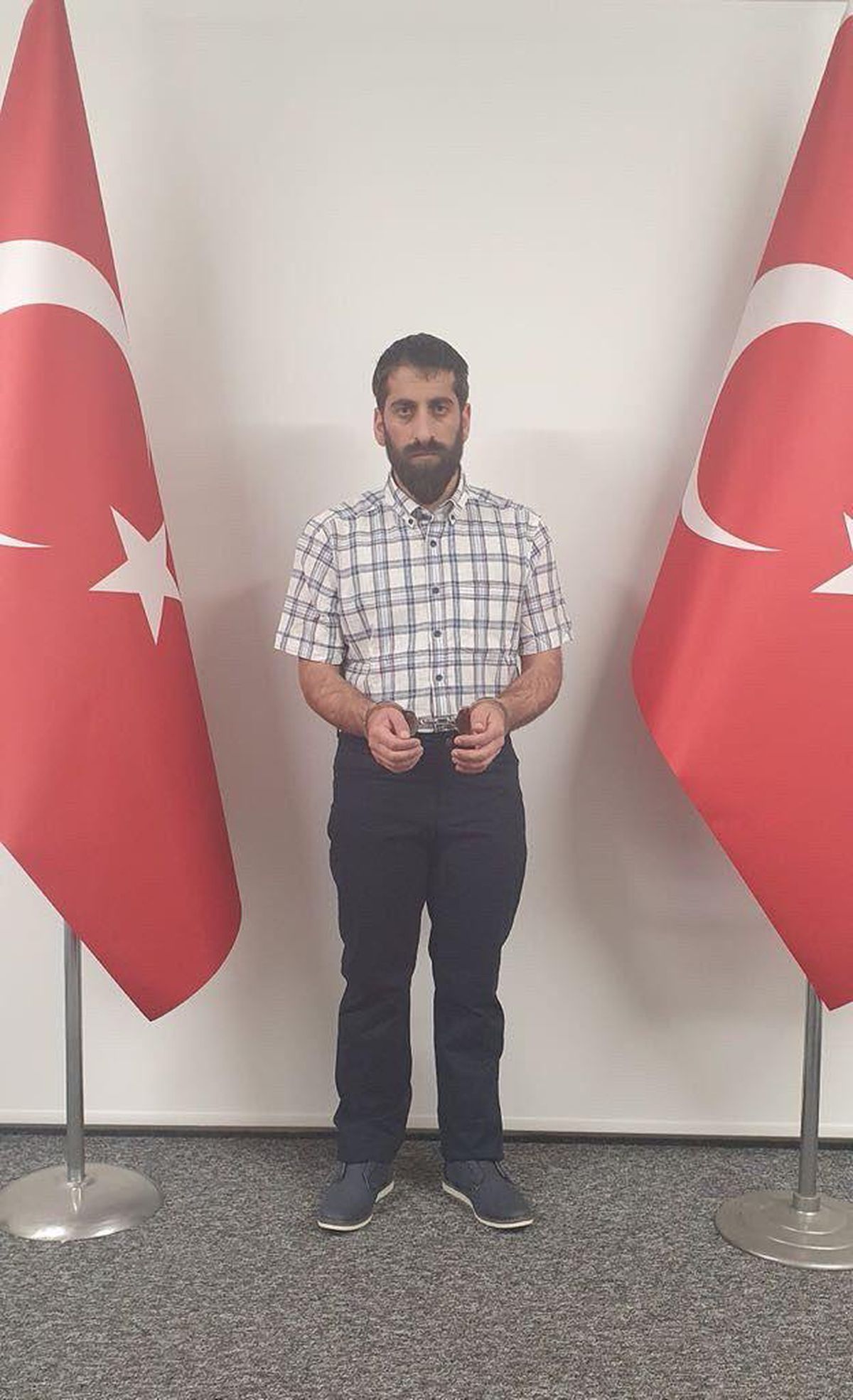 Kırmızı bültenle aranan, Avrupa\'ya kaçış hazırlığındaki PKK/KCK üyesi "Piro Karker" kod adlı Cimşit Demir, MİT\'in operasyonuyla Irak\'ın kuzeyinde...
