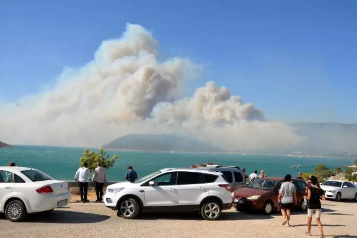 Son dakika... Mersin Aydıncık\'taki orman yangını ikinci gününde (3)