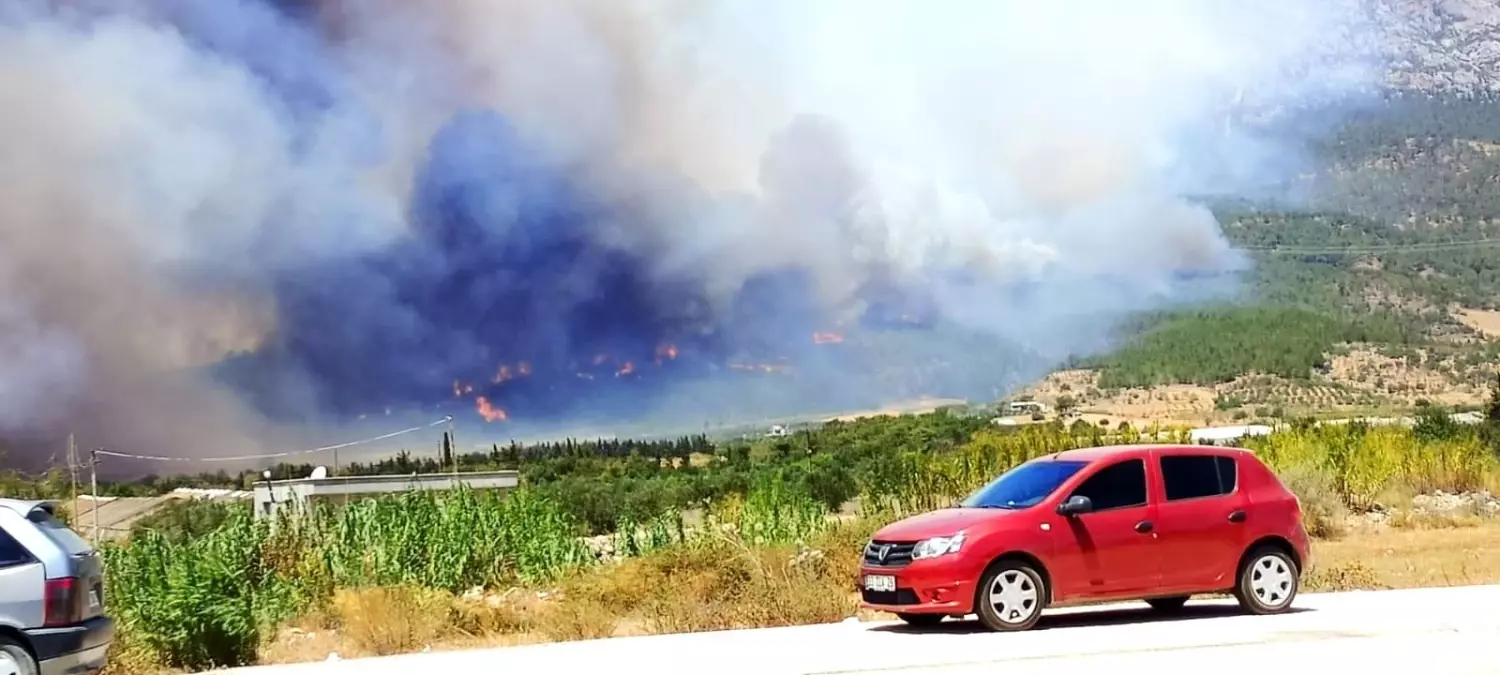 Mersin\'in 2 ilçesindeki yangınlar sürüyor