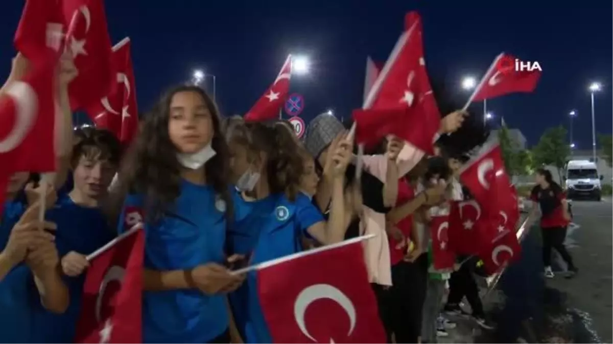 Olimpiyatlarda tarih yazan İlgün\'e coşkulu karşılama