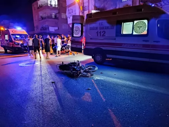 Otomobil ile motosiklet çarpıştı: 2 yaralı Otomobil ile motosiklet çarpıştı: 2 yaralı