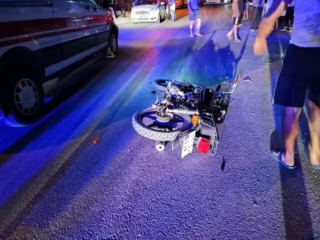 Otomobil ile motosiklet çarpıştı: 2 yaralı Otomobil ile motosiklet çarpıştı: 2 yaralı