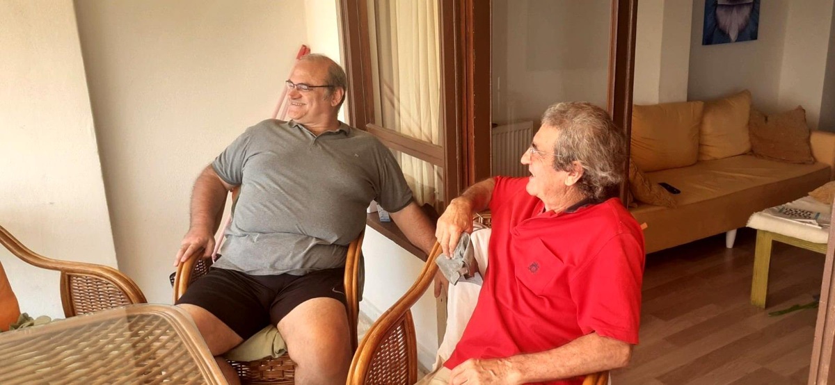Sanatçı ve yazarlar tatil için Erdek\'i tercih etti