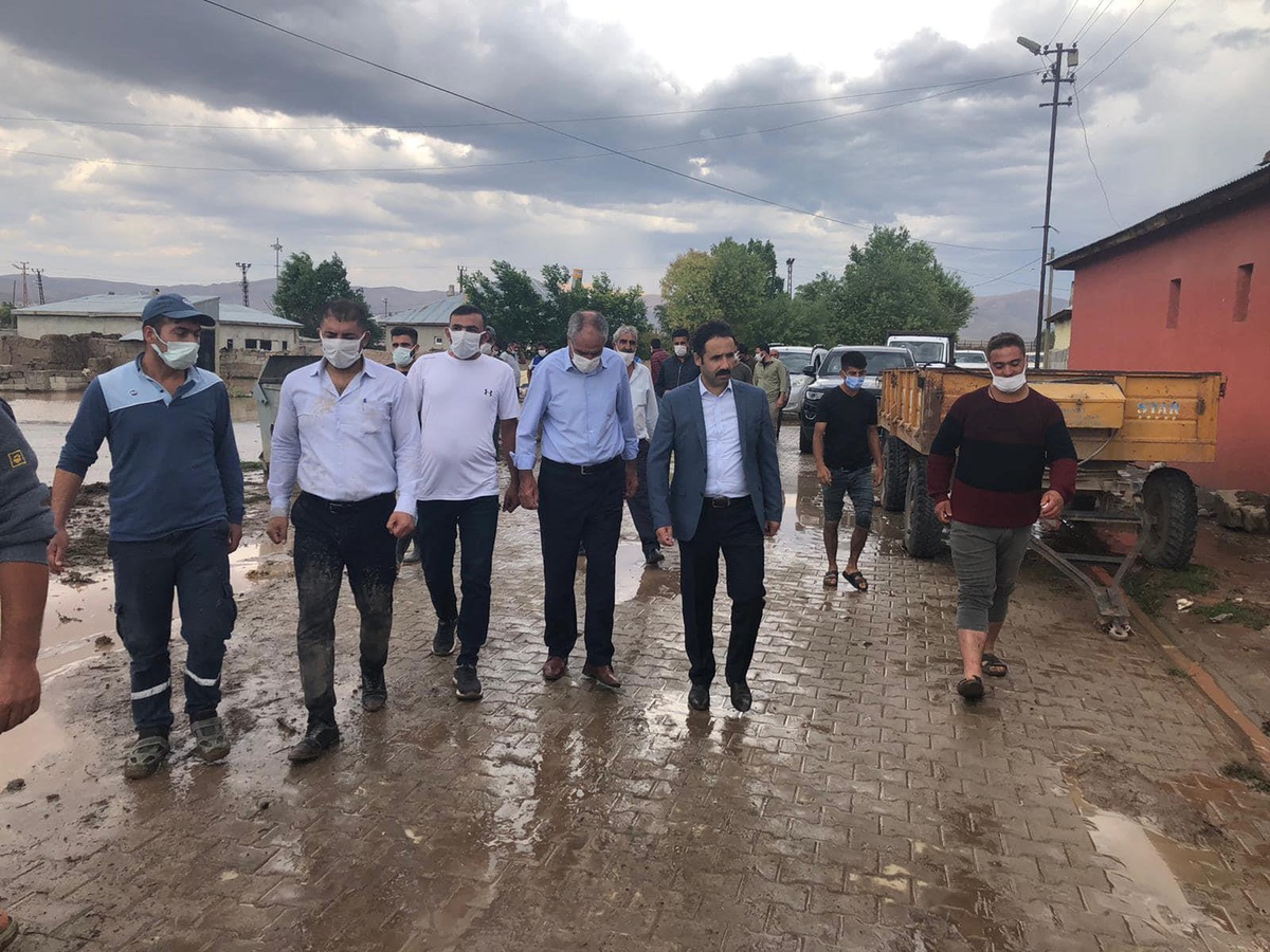 Saray Kaymakamı Ataman, selden etkilenen bölgede inceleme yaptı