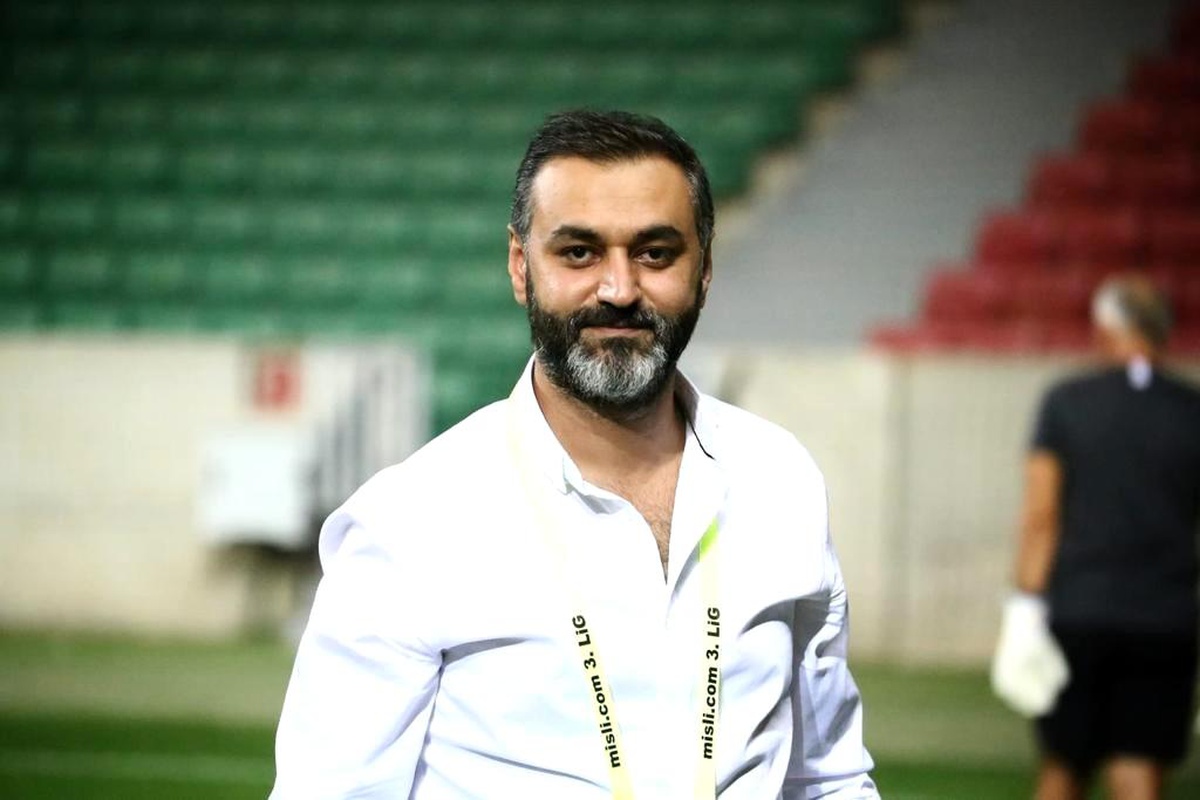 "Tribünlerde omuz omuza vermek için aşı olalım"