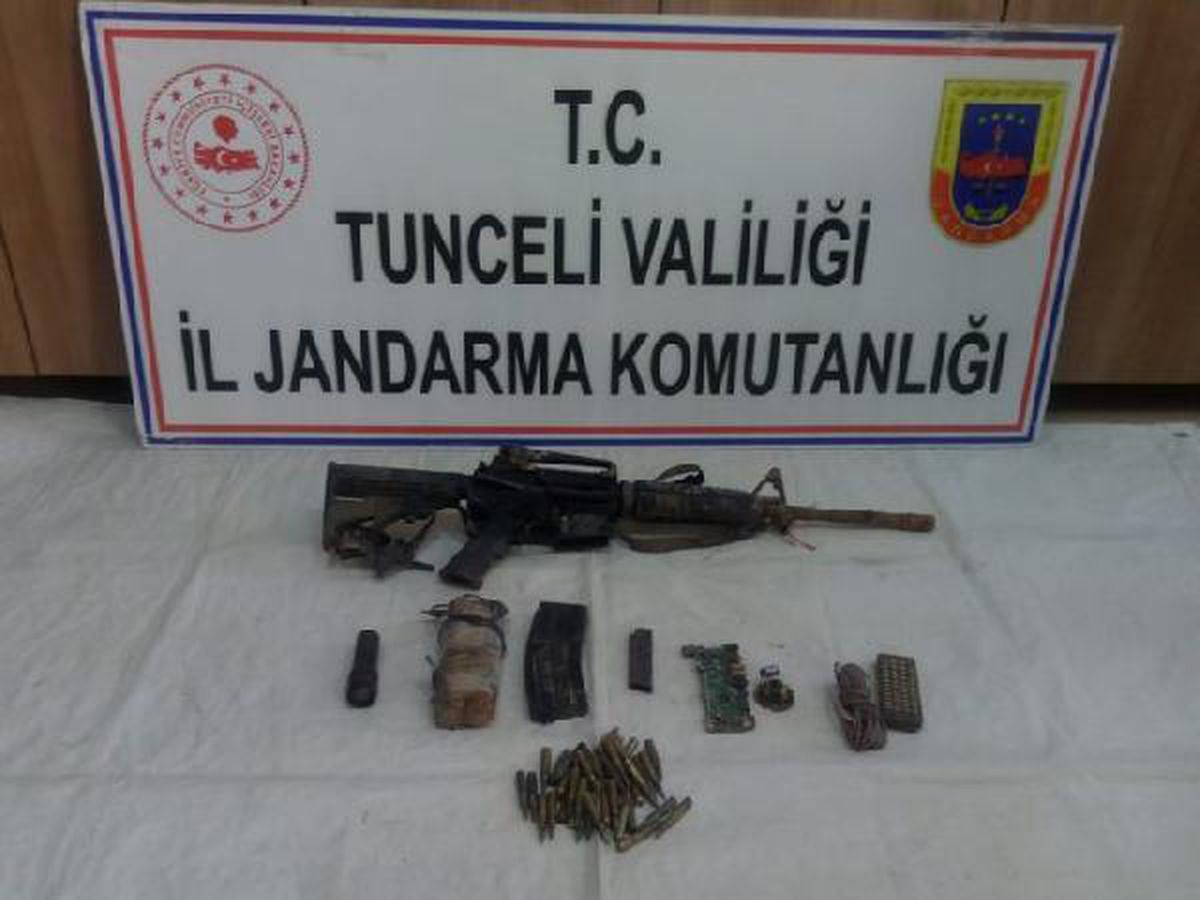 Son dakika haberi | Tunceli\'de teröristlerin toprağa gömülü silah ve mühimmatı bulundu