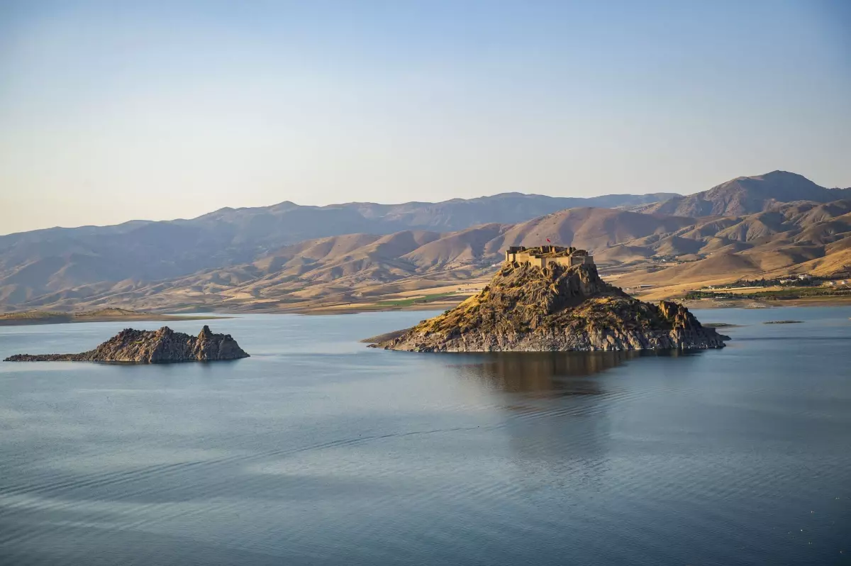 Tunceli\'nin Pertek ve Mazgirt ilçelerindeki tarihi ve doğal güzellikler havadan görüntülendi