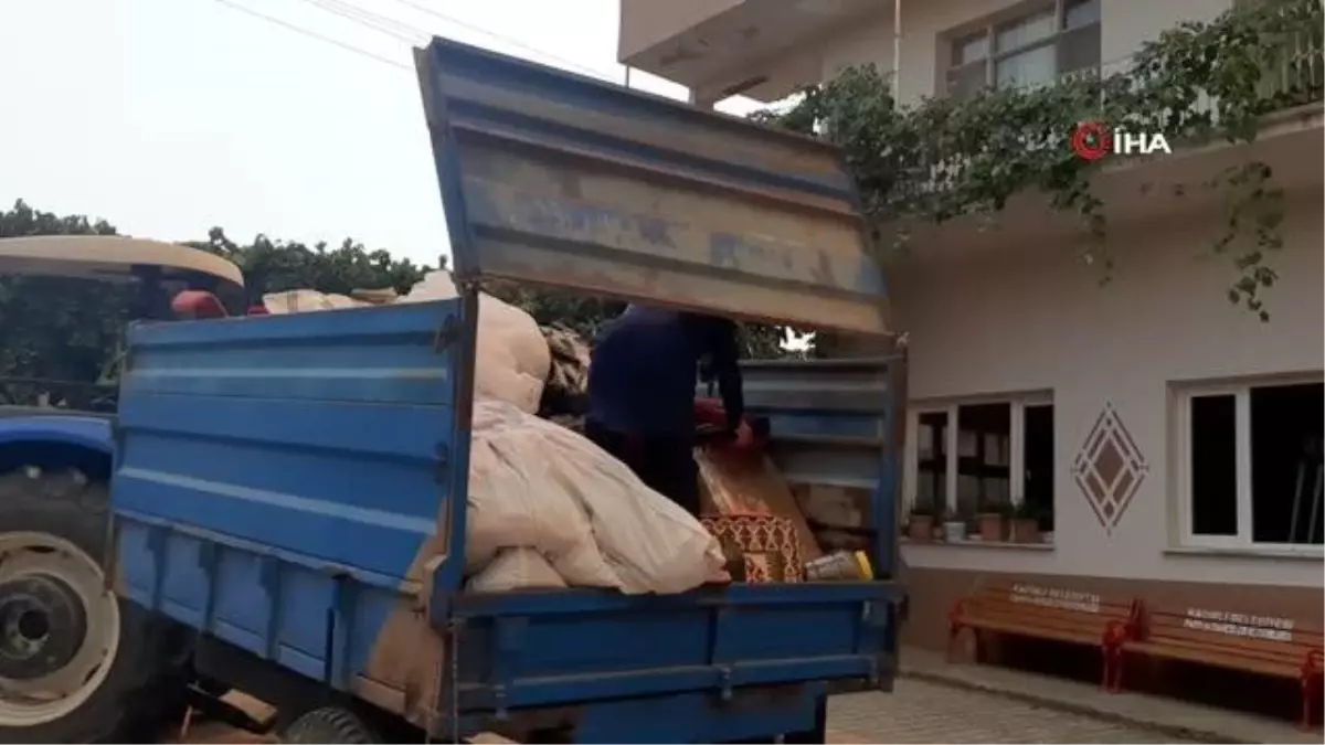 Son dakika haberi! Yangının sıçradığı Karatepe Köyü\'ndeki kilim evi boşaltıldı