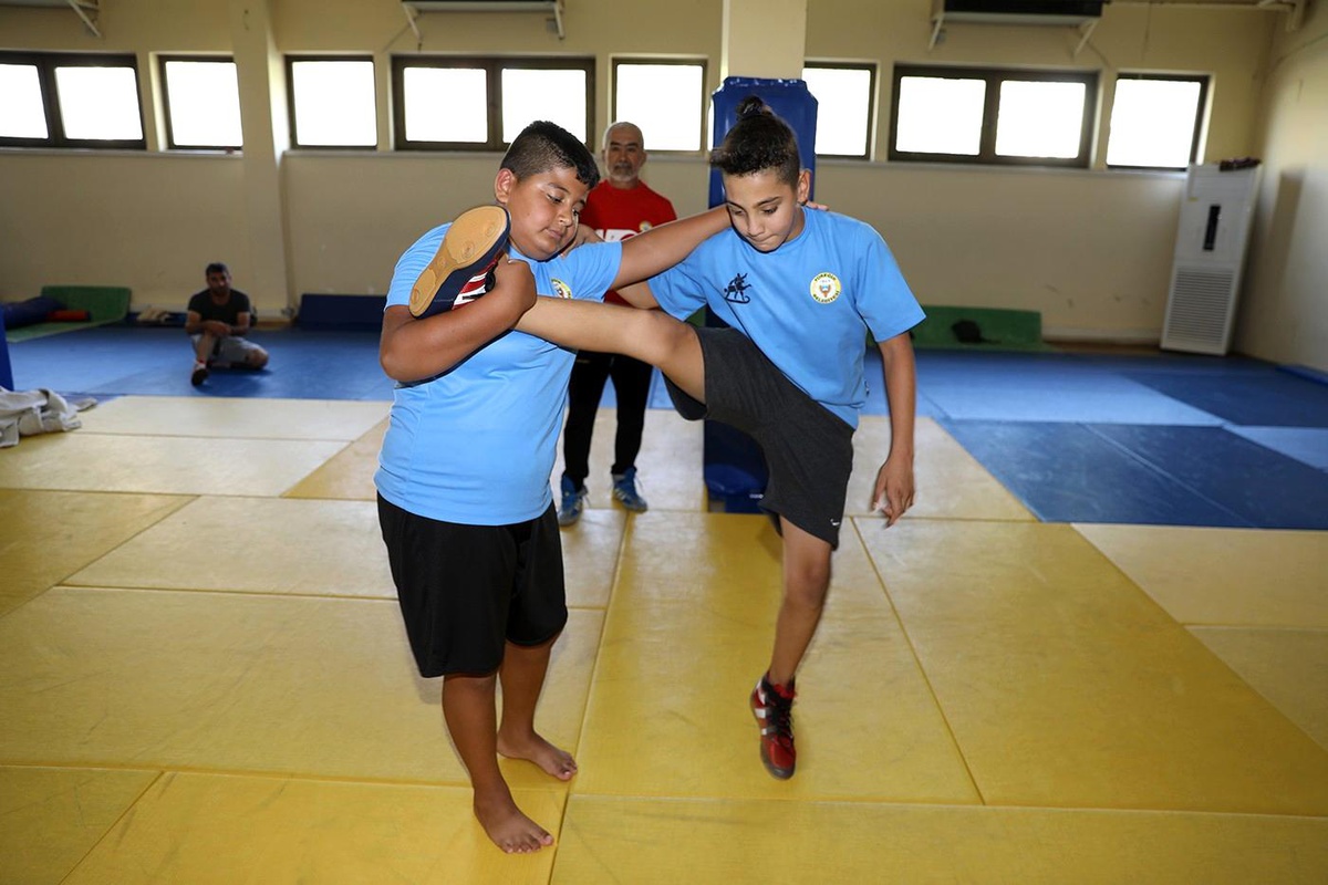 Yüreğir Belediyesi Spor Kulübü\'nden 2 güreşçiye milli davet