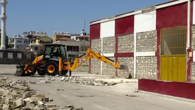 71 yıllık Antakya Atatürk Stadı yıkılıyor 71 yıllık Antakya Atatürk Stadı yıkılıyor