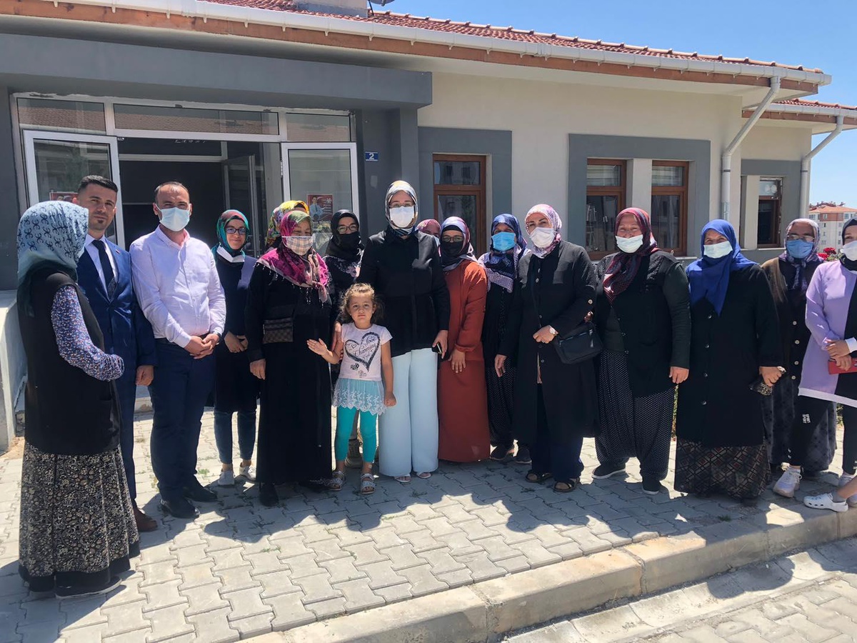 AK Parti Konya Milletvekili Gülay Samancı, Beyşehir\'de mahalle sakinleriyle buluştu
